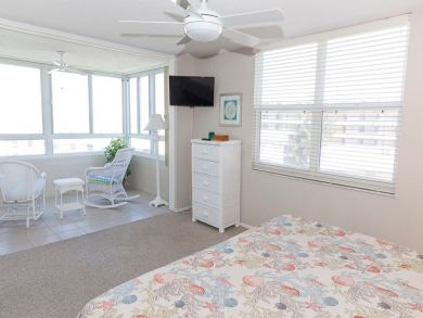 Enjoy  Views of the Gulf from this Two Bedroom Siesta Condo